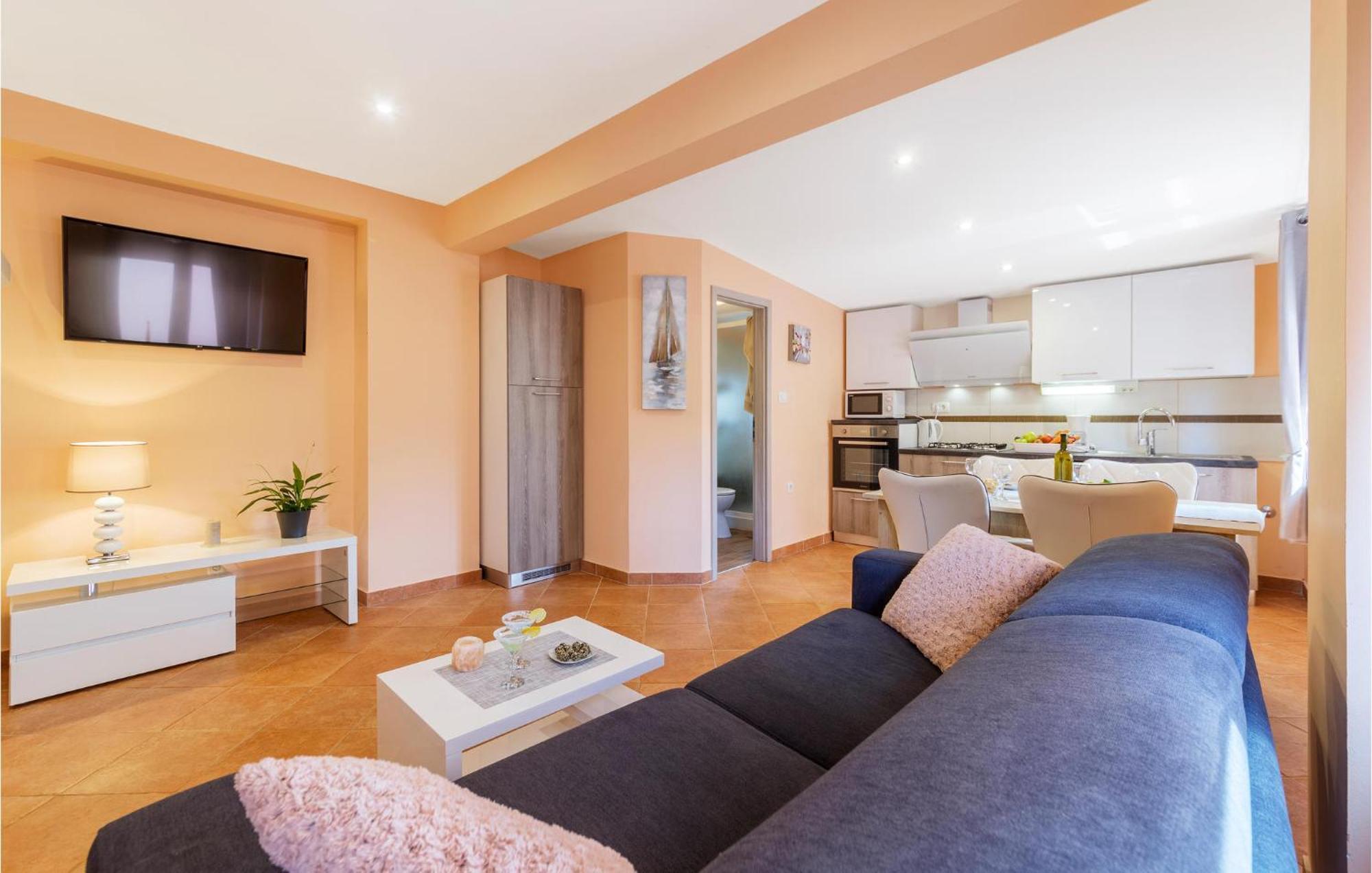 1 Bedroom Stunning Apartment In Пула Экстерьер фото