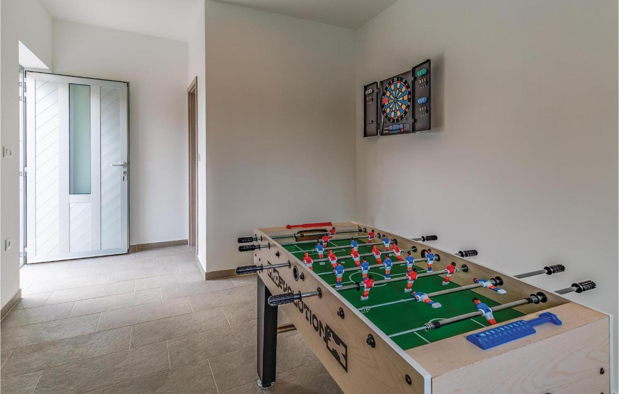 1 Bedroom Stunning Apartment In Пула Экстерьер фото