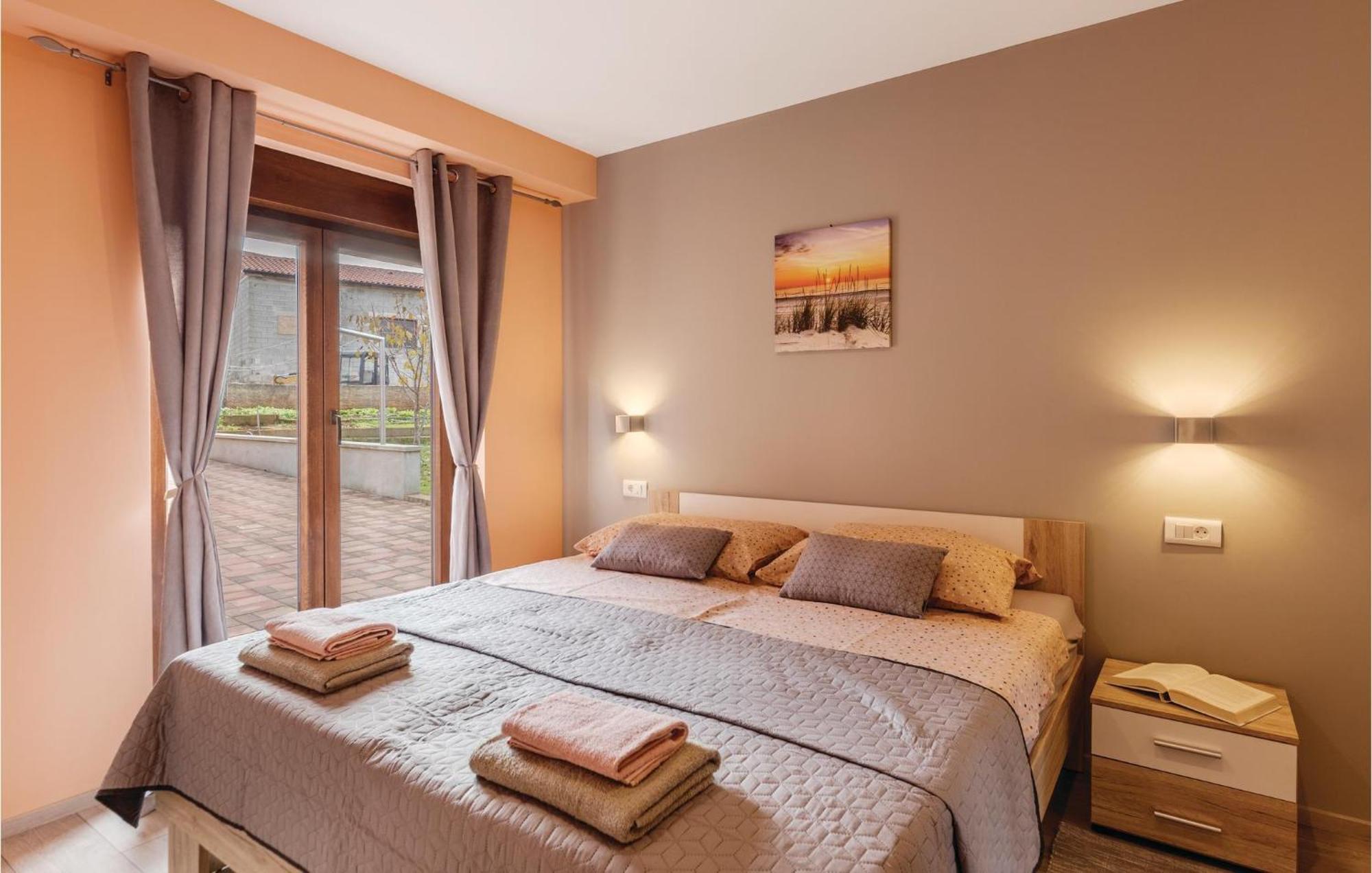 1 Bedroom Stunning Apartment In Пула Экстерьер фото