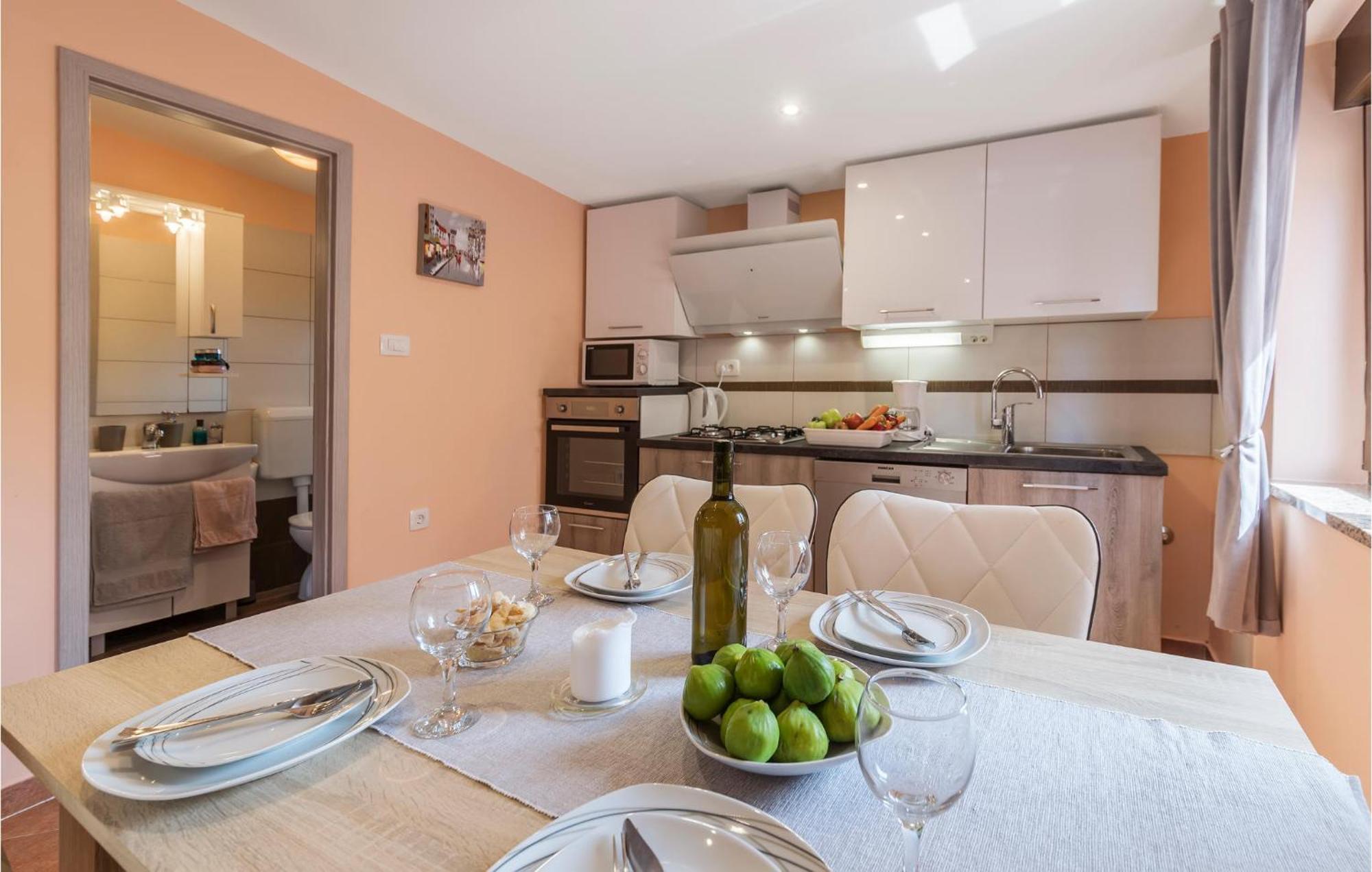 1 Bedroom Stunning Apartment In Пула Экстерьер фото