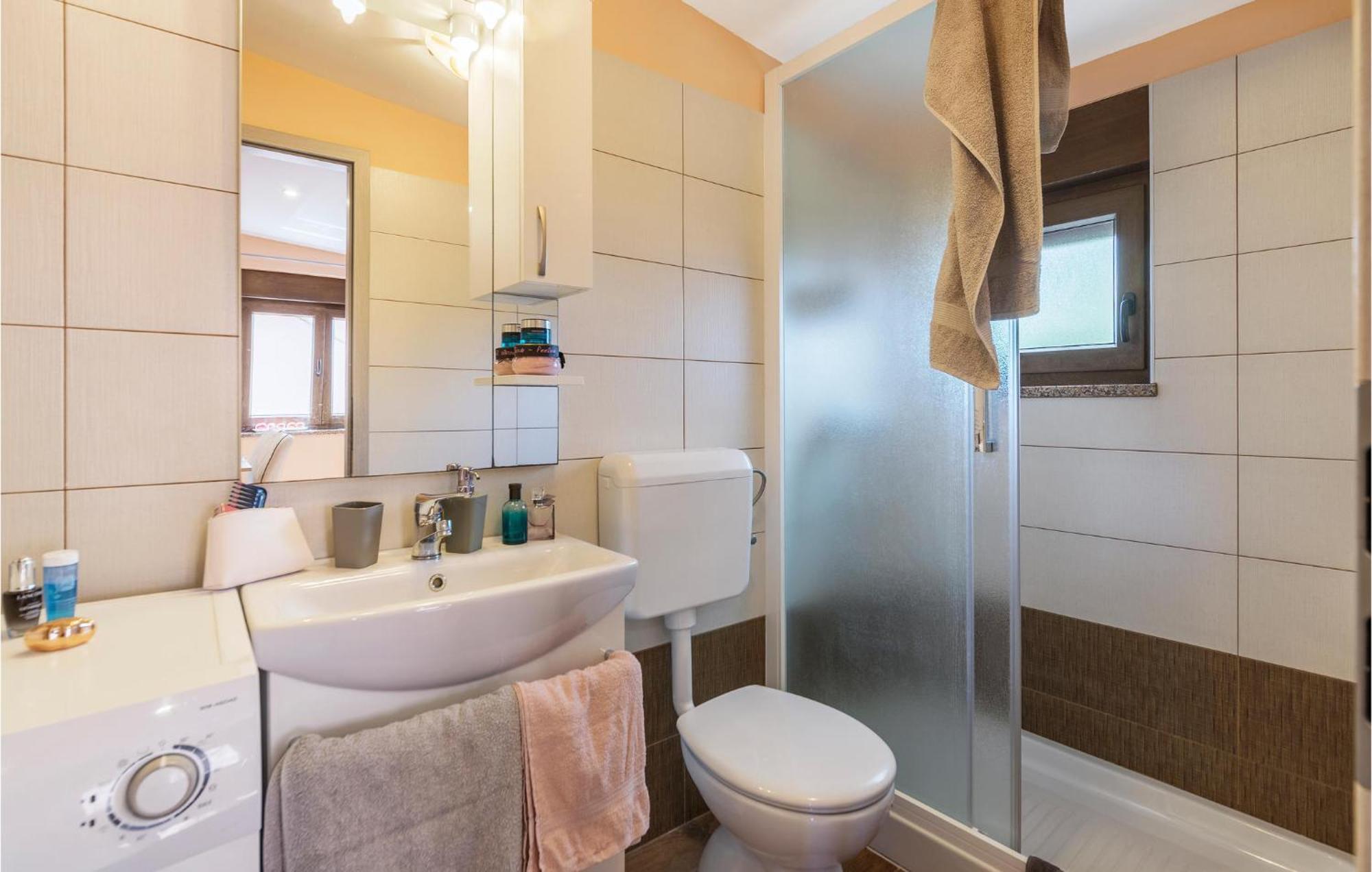 1 Bedroom Stunning Apartment In Пула Экстерьер фото