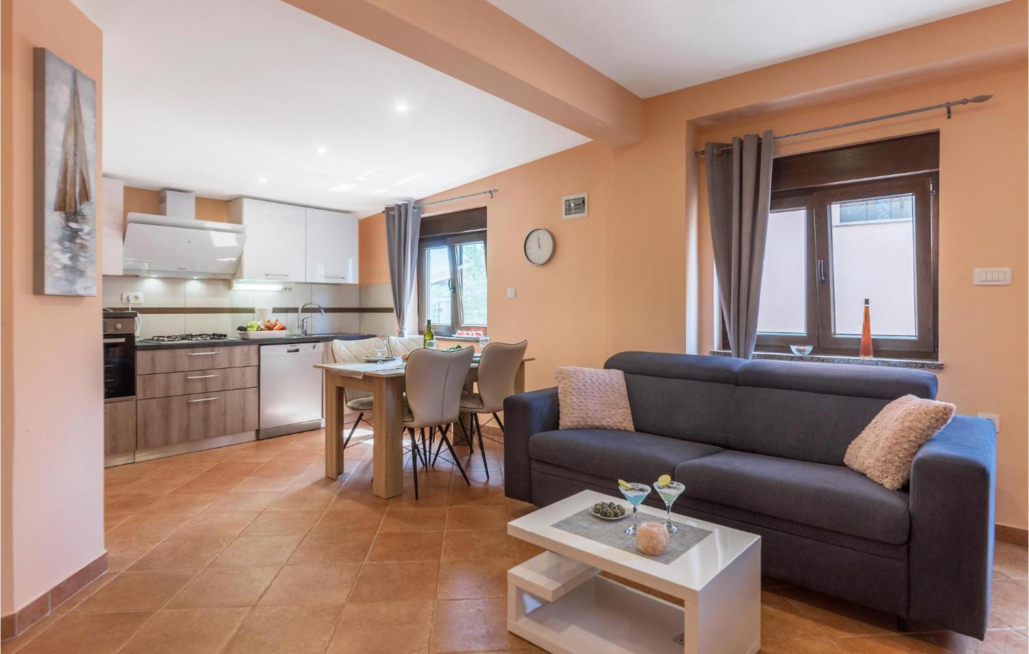 1 Bedroom Stunning Apartment In Пула Экстерьер фото